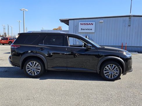 New 2025 Nissan Pathfinder SL w/ SL Premium Package image 14