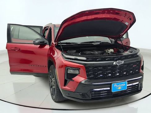 Used 2026 Chevrolet Traverse RS w/ LPO, Floor Liner Package FWD image 9