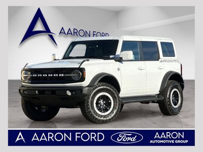 New 2025 Ford Bronco Outer Banks w/ Sasquatch Package