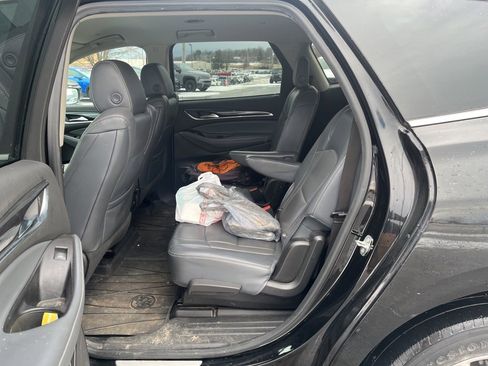 Used 2018 Buick Enclave Essence image 9