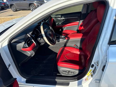 Used 2019 Toyota Camry XSE FWD image 19