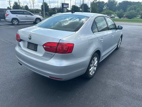 Used 2013 Volkswagen Jetta SE FWD image 4