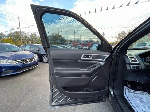 Used 2015 Ford Explorer XLT w/ Equipment Group 202A image 29