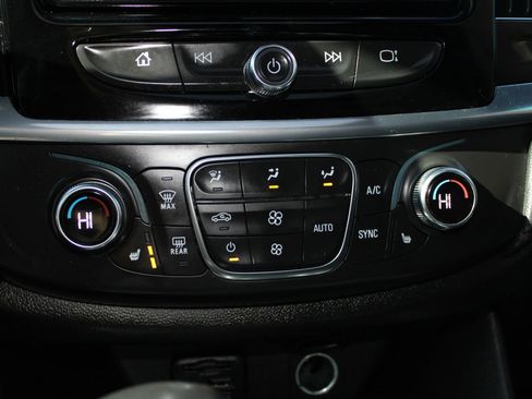 Used 2022 Chevrolet Traverse RS image 24