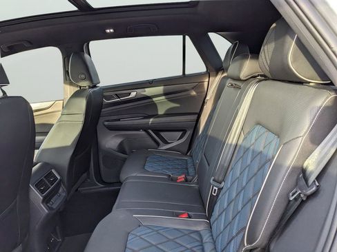 Used 2025 Volkswagen Atlas Cross Sport SEL Premium R-Line AWD/4WD image 17