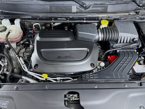 Used 2023 Chrysler Pacifica Touring-L image 30