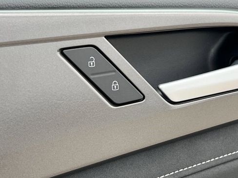 New 2025 Volkswagen Taos SE image 25