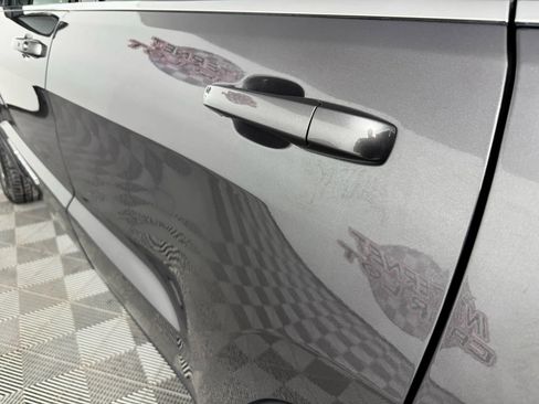 Used 2021 Jeep Grand Cherokee Laredo image 25