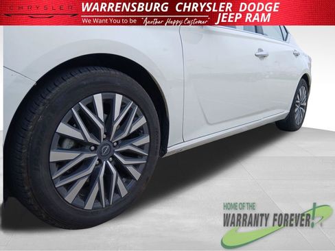 Used 2025 Nissan Altima 2.5 SV FWD image 34