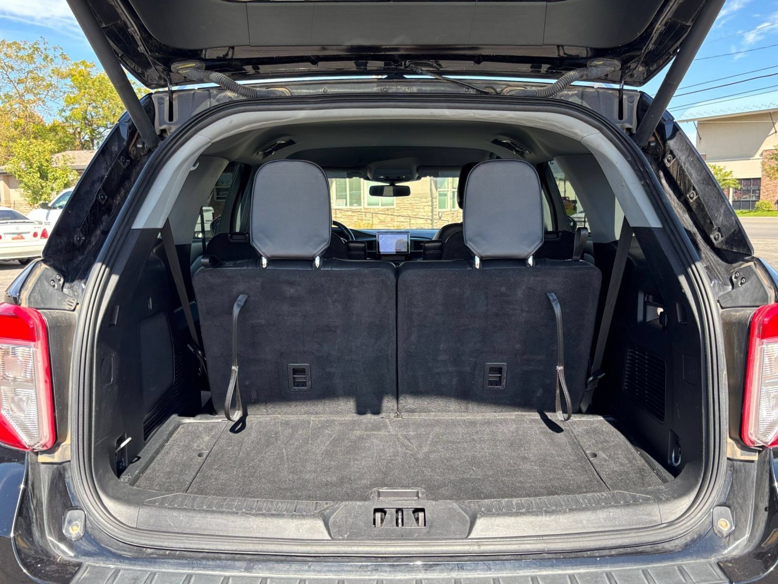 Used 2023 Ford Explorer Limited AWD/4WD image 34