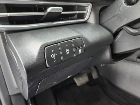 Used 2024 Hyundai Elantra SE image 38