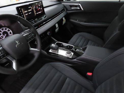New 2026 Mitsubishi Outlander AWD image 21