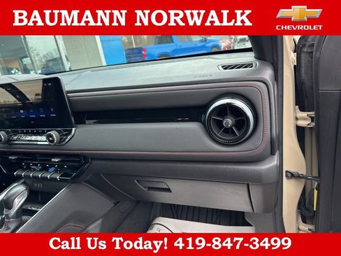 Used 2024 Chevrolet Colorado Z71 w/ Z71 Convenience Package 2 AWD/4WD image 27