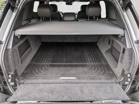 Used 2025 Land Rover Range Rover SE AWD/4WD image 6