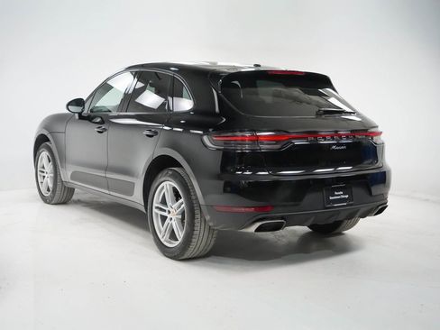 Certified 2021 Porsche Macan image 3