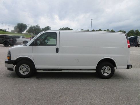 Used 2024 Chevrolet Express 2500 w/ Driver Convenience Package RWD image 3