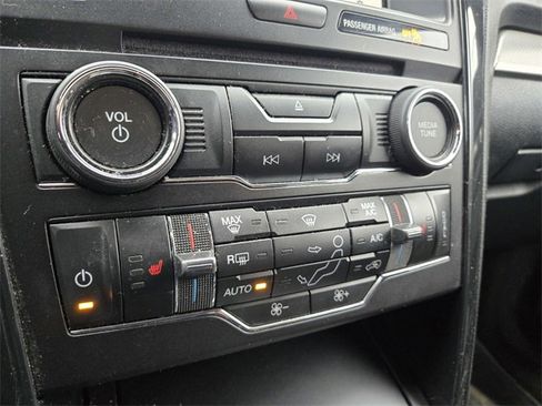 Used 2018 Ford Explorer XLT w/ Equipment Group 202A image 11