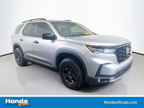 Used 2025 Honda Pilot TrailSport image 1