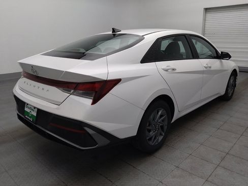 Used 2024 Hyundai Elantra SEL FWD image 9