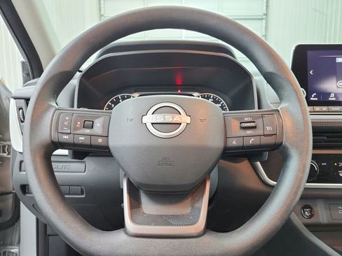 Used 2025 Nissan Rogue S image 22