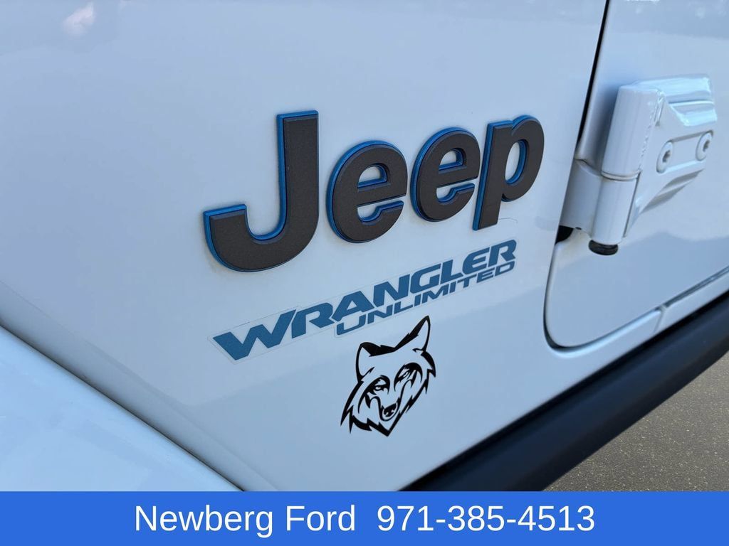 Used 2022 Jeep Wrangler Unlimited Rubicon 4xe w/ Cold Weather Group AWD/4WD image 11