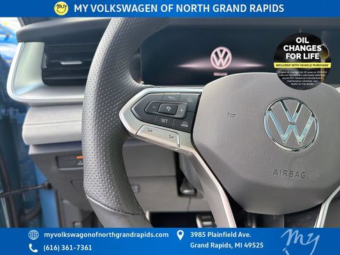 Used 2025 Volkswagen Tiguan SE R-Line AWD/4WD image 16
