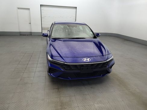 Used 2025 Hyundai Elantra SE w/ Cargo Package FWD image 14