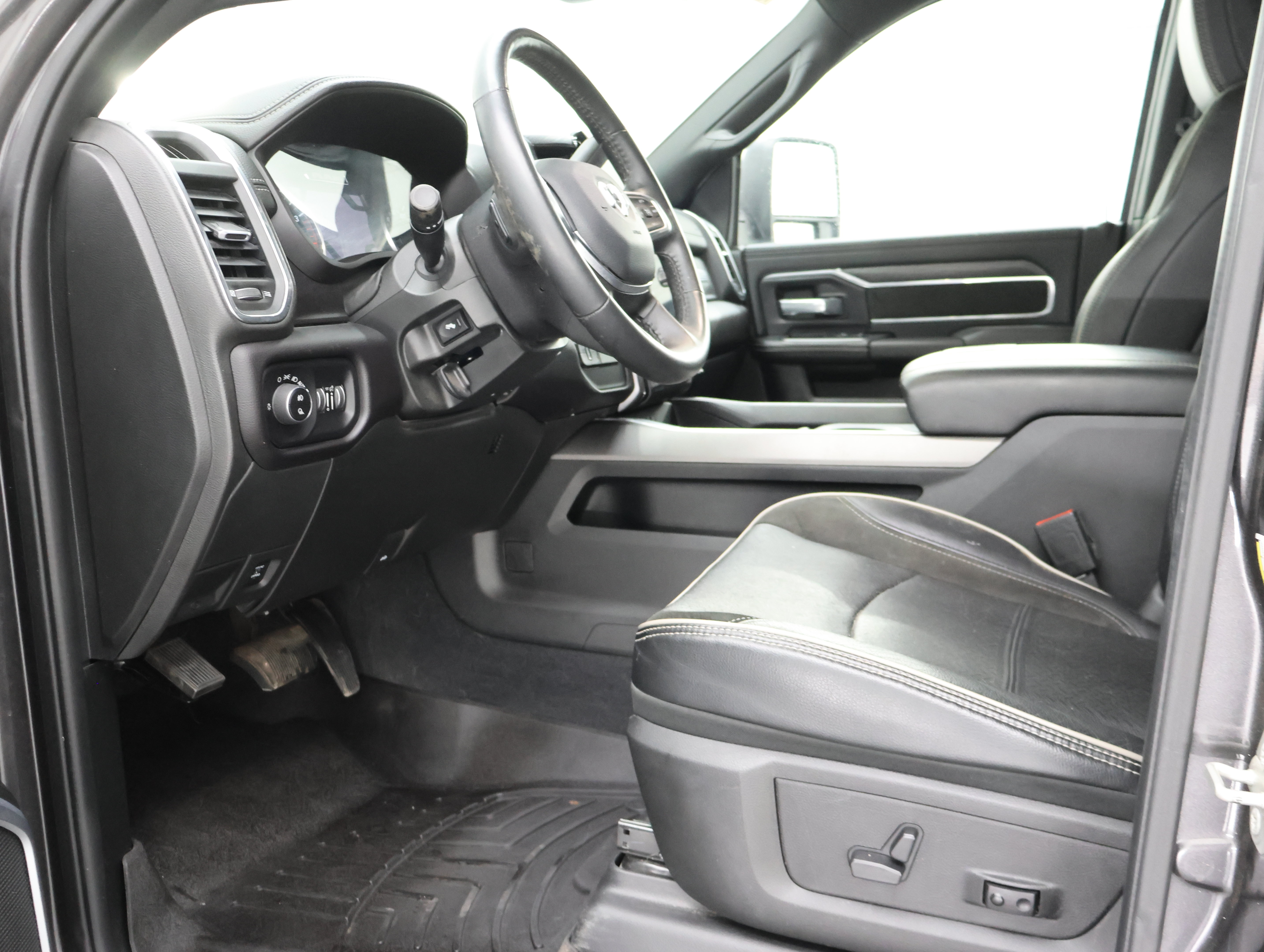 Used 2024 RAM 2500 Laramie w/ Night Edition AWD/4WD image 7