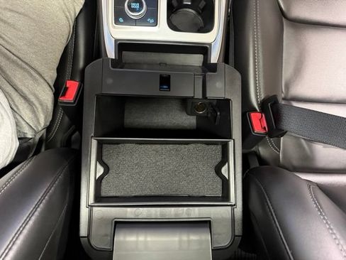 Used 2022 Ford Explorer XLT w/ Equipment Group 202A AWD/4WD image 46
