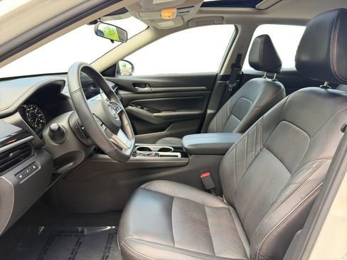 Used 2024 Nissan Altima 2.5 SR w/ SR Premium Package FWD image 9