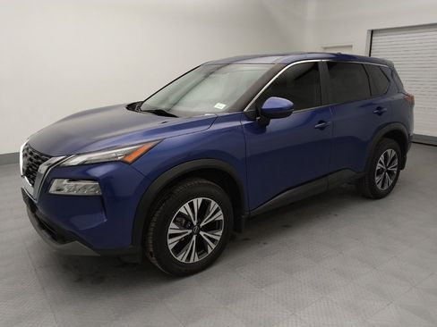 Used 2023 Nissan Rogue SV image 2