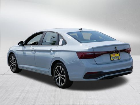 Certified 2026 Volkswagen Jetta SE FWD image 5