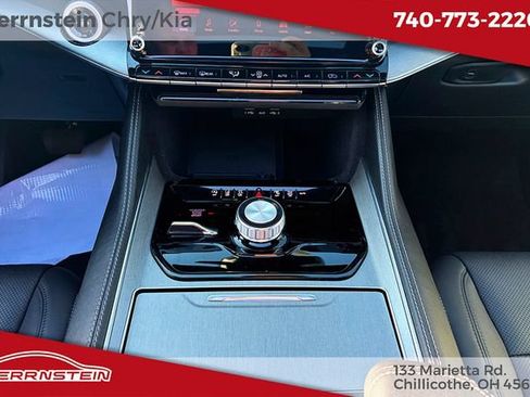 Used 2024 Jeep Wagoneer Series II AWD/4WD image 13