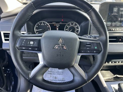 Used 2023 Mitsubishi Outlander SE image 18