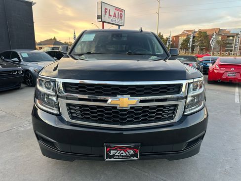 Used 2019 Chevrolet Suburban LT image 2