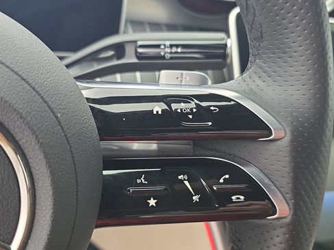 Certified 2024 Mercedes-Benz CLE 450 4MATIC Cabriolet image 17