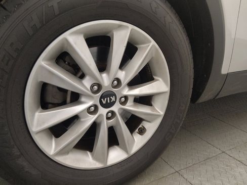 Used 2019 Kia Sorento L FWD image 31
