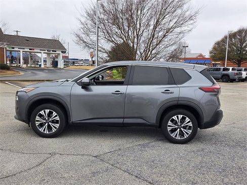 Used 2023 Nissan Rogue SV image 4