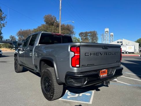 Used 2025 Chevrolet Silverado 2500 ZR2 w/ Technology Package AWD/4WD image 13