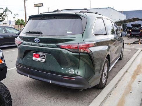 Used 2021 Toyota Sienna XLE w/ XLE Plus Package image 13
