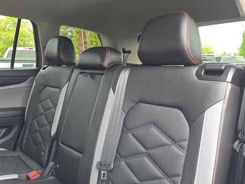 Used 2025 Volkswagen Atlas Peak Edition SE AWD/4WD image 53