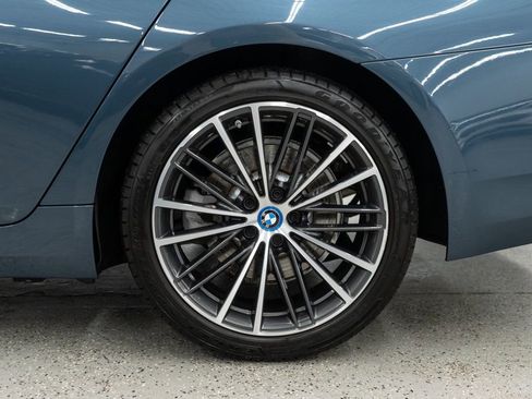 Used 2023 BMW 530e xDrive w/ Premium Package image 39