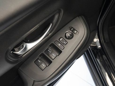 Used 2025 Honda HR-V LX image 4