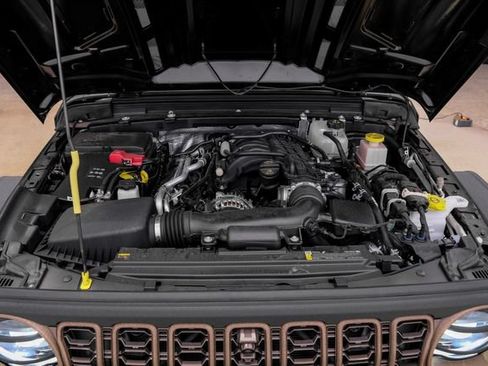 Used 2025 Jeep Gladiator Rubicon w/ Safety Group AWD/4WD image 86