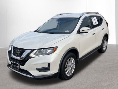 Used 2019 Nissan Rogue SV image 1