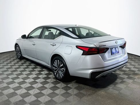 Used 2025 Nissan Altima 2.5 SV FWD image 5