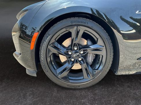 Used 2021 Chevrolet Camaro LT w/ RS Package RWD image 9