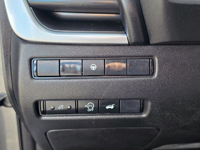 Used 2025 Nissan Rogue SV AWD/4WD image 33