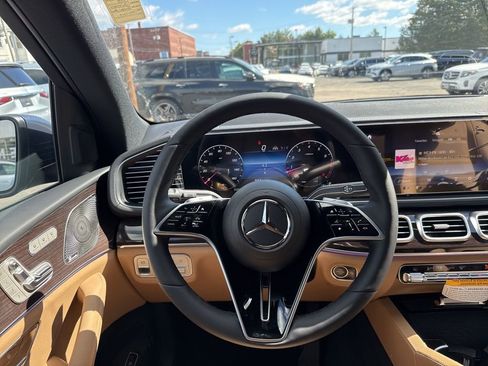 New 2026 Mercedes-Benz GLS 450 4MATIC image 21