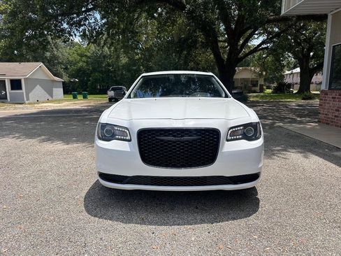 Used 2022 Chrysler 300 Touring w/ Sport Appearance Package RWD image 2